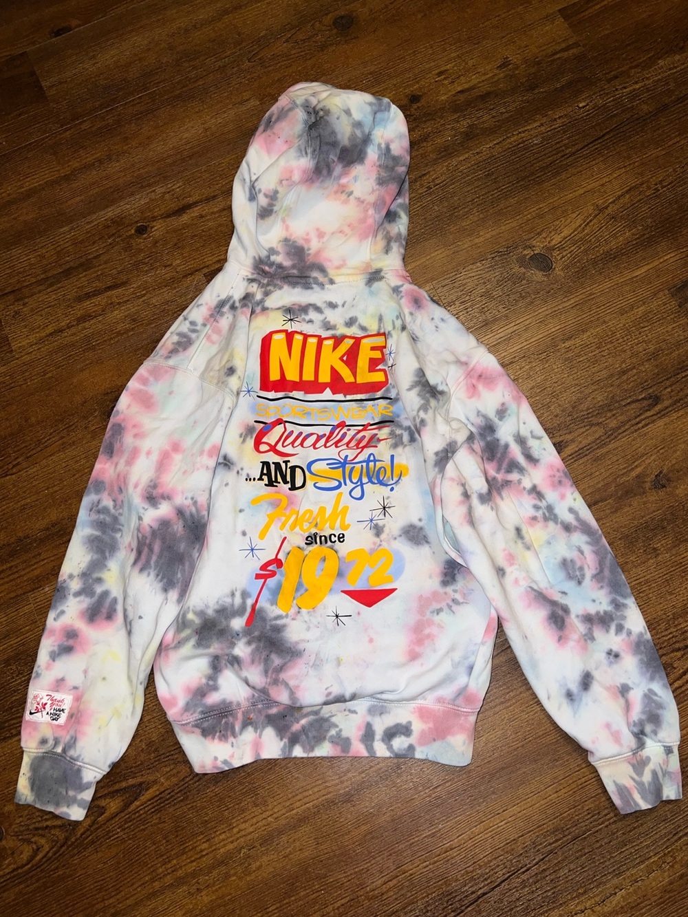 Nike Tie Dye Fleece Hoodie Retro Activewear 90’s White Colorful Graphic Size M - Picture 1 of 11